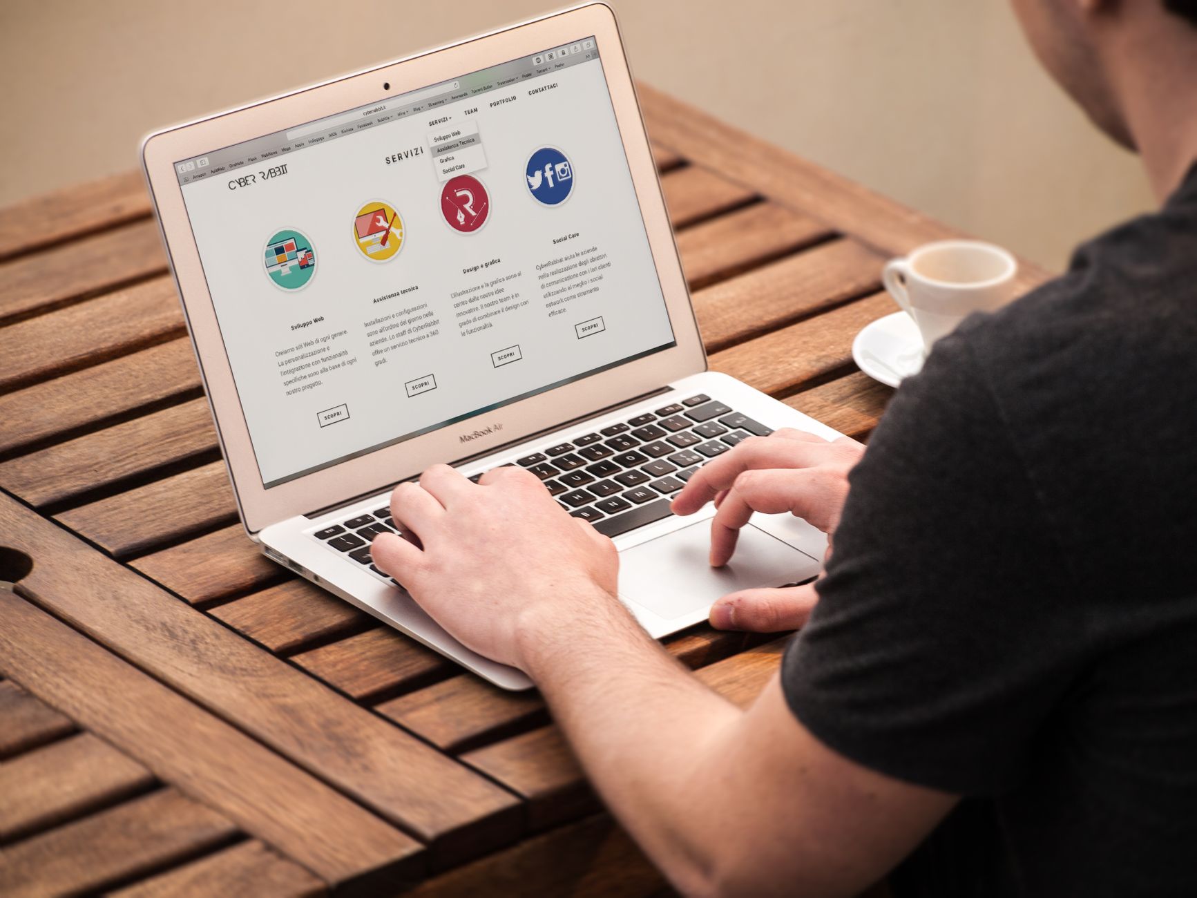 ClickUp vs Notion vs HubSpot for Freelance Client Feedback Loops: Approval Workflows, Version Control & Revision Limits That Actually Stick